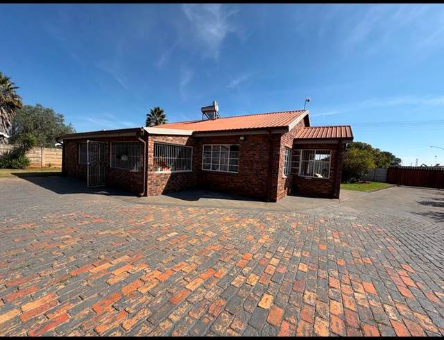 3 BEDROOM HOUSE FOR SALE IN RIVERSDALE
